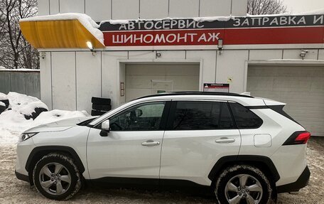 Toyota RAV4, 2021 год, 3 100 000 рублей, 8 фотография