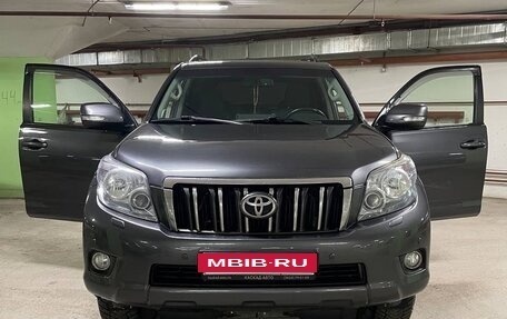 Toyota Land Cruiser Prado 150 рестайлинг 2, 2011 год, 2 700 000 рублей, 2 фотография