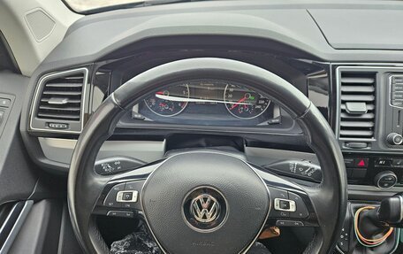 Volkswagen Multivan T6 рестайлинг, 2017 год, 4 500 000 рублей, 7 фотография