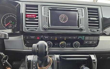 Volkswagen Multivan T6 рестайлинг, 2017 год, 4 500 000 рублей, 11 фотография