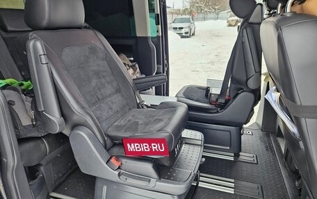 Volkswagen Multivan T6 рестайлинг, 2017 год, 4 500 000 рублей, 16 фотография