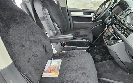 Volkswagen Multivan T6 рестайлинг, 2017 год, 4 500 000 рублей, 15 фотография