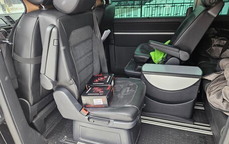 Volkswagen Multivan T6 рестайлинг, 2017 год, 4 500 000 рублей, 21 фотография