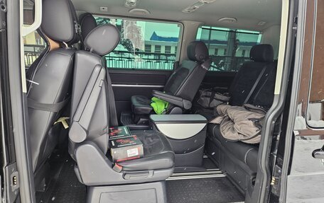 Volkswagen Multivan T6 рестайлинг, 2017 год, 4 500 000 рублей, 27 фотография