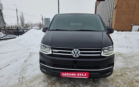 Volkswagen Multivan T6 рестайлинг, 2017 год, 4 500 000 рублей, 25 фотография