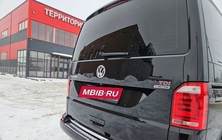 Volkswagen Multivan T6 рестайлинг, 2017 год, 4 500 000 рублей, 28 фотография