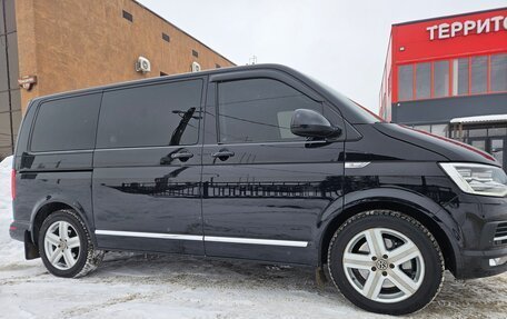 Volkswagen Multivan T6 рестайлинг, 2017 год, 4 500 000 рублей, 30 фотография