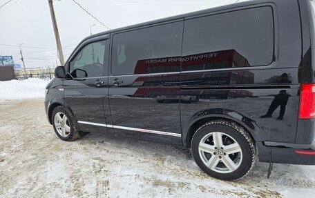 Volkswagen Multivan T6 рестайлинг, 2017 год, 4 500 000 рублей, 32 фотография