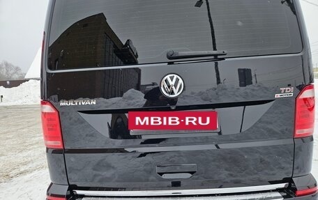 Volkswagen Multivan T6 рестайлинг, 2017 год, 4 500 000 рублей, 33 фотография