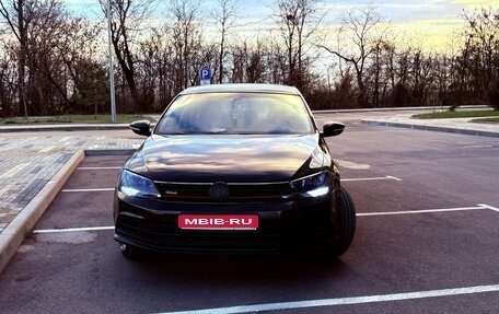 Volkswagen Jetta VI, 2015 год, 909 000 рублей, 1 фотография