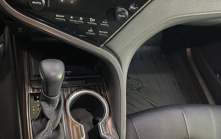 Toyota Camry, 2020 год, 3 550 000 рублей, 10 фотография