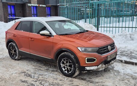 Volkswagen T-Roc I, 2018 год, 2 450 000 рублей, 2 фотография