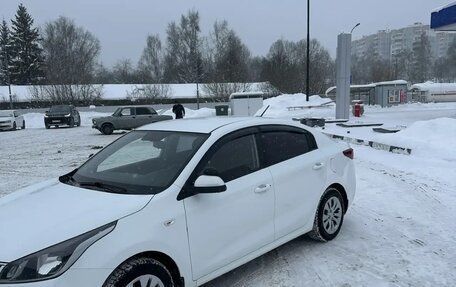 KIA Rio IV, 2017 год, 1 100 000 рублей, 2 фотография