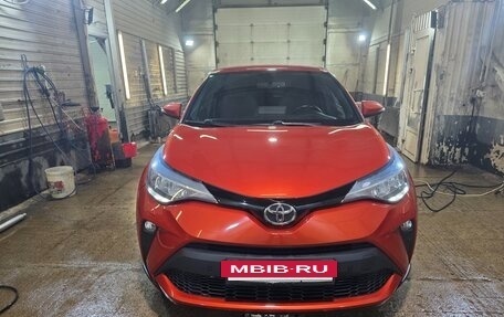 Toyota C-HR I рестайлинг, 2019 год, 2 550 000 рублей, 5 фотография