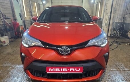 Toyota C-HR I рестайлинг, 2019 год, 2 550 000 рублей, 6 фотография