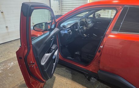 Toyota C-HR I рестайлинг, 2019 год, 2 550 000 рублей, 17 фотография