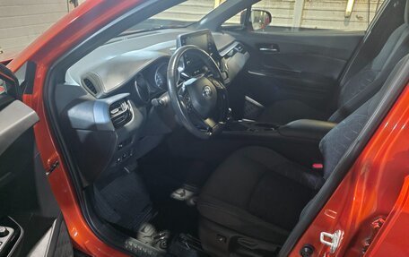 Toyota C-HR I рестайлинг, 2019 год, 2 550 000 рублей, 16 фотография