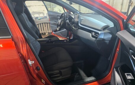 Toyota C-HR I рестайлинг, 2019 год, 2 550 000 рублей, 18 фотография