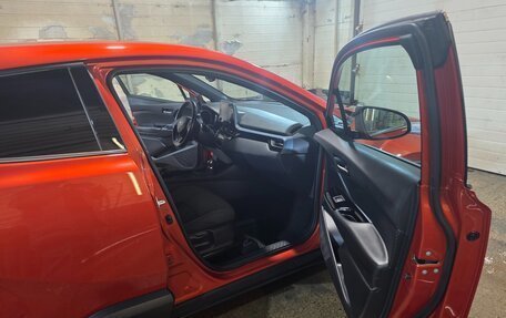 Toyota C-HR I рестайлинг, 2019 год, 2 550 000 рублей, 19 фотография