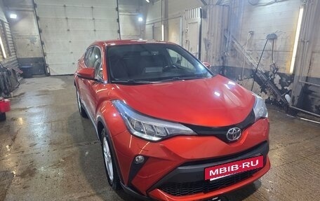 Toyota C-HR I рестайлинг, 2019 год, 2 550 000 рублей, 9 фотография