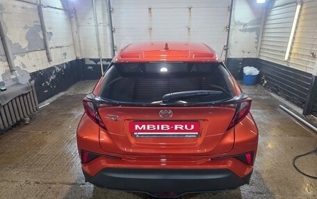 Toyota C-HR I рестайлинг, 2019 год, 2 550 000 рублей, 14 фотография