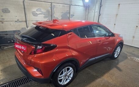 Toyota C-HR I рестайлинг, 2019 год, 2 550 000 рублей, 15 фотография