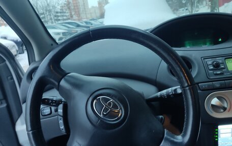 Toyota Yaris I рестайлинг, 2005 год, 700 000 рублей, 13 фотография