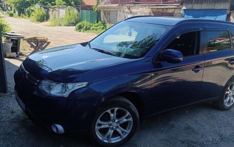 Mitsubishi Outlander III рестайлинг 3, 2013 год, 1 100 000 рублей, 2 фотография