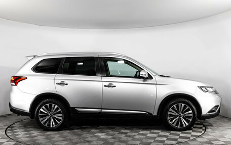 Mitsubishi Outlander III рестайлинг 3, 2019 год, 2 849 000 рублей, 4 фотография