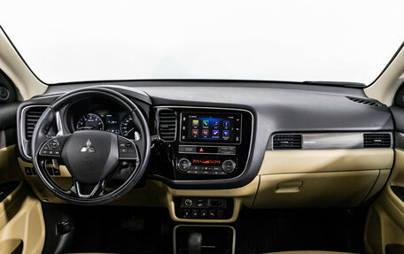 Mitsubishi Outlander III рестайлинг 3, 2019 год, 2 849 000 рублей, 10 фотография