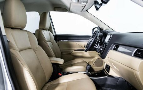 Mitsubishi Outlander III рестайлинг 3, 2019 год, 2 849 000 рублей, 18 фотография