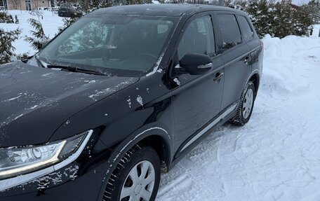 Mitsubishi Outlander III рестайлинг 3, 2018 год, 1 620 000 рублей, 6 фотография