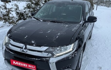 Mitsubishi Outlander III рестайлинг 3, 2018 год, 1 620 000 рублей, 9 фотография