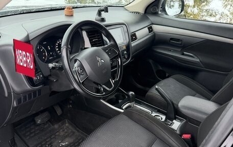 Mitsubishi Outlander III рестайлинг 3, 2018 год, 1 620 000 рублей, 4 фотография