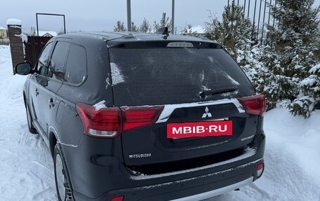 Mitsubishi Outlander III рестайлинг 3, 2018 год, 1 620 000 рублей, 5 фотография