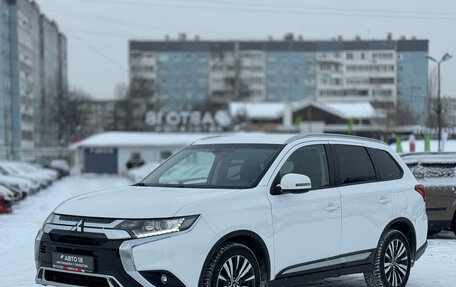 Mitsubishi Outlander III рестайлинг 3, 2019 год, 2 249 000 рублей, 2 фотография