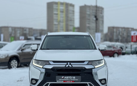 Mitsubishi Outlander III рестайлинг 3, 2019 год, 2 249 000 рублей, 3 фотография