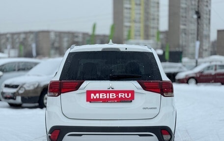 Mitsubishi Outlander III рестайлинг 3, 2019 год, 2 249 000 рублей, 6 фотография