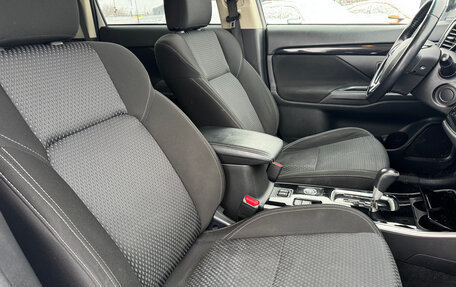 Mitsubishi Outlander III рестайлинг 3, 2019 год, 2 249 000 рублей, 11 фотография