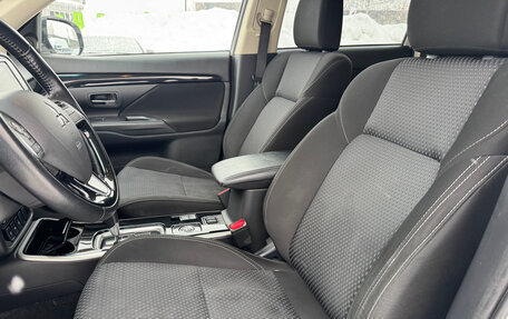 Mitsubishi Outlander III рестайлинг 3, 2019 год, 2 249 000 рублей, 10 фотография