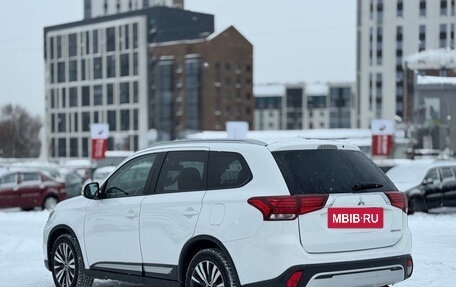 Mitsubishi Outlander III рестайлинг 3, 2019 год, 2 249 000 рублей, 7 фотография