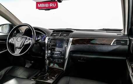 Toyota Camry, 2015 год, 1 599 000 рублей, 10 фотография