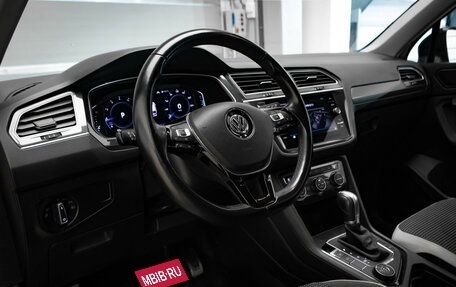 Volkswagen Tiguan II, 2019 год, 2 595 000 рублей, 7 фотография