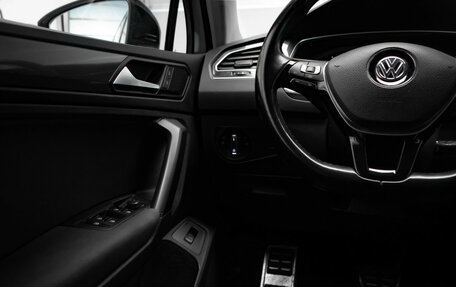 Volkswagen Tiguan II, 2019 год, 2 595 000 рублей, 15 фотография