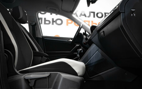 Volkswagen Tiguan II, 2019 год, 2 595 000 рублей, 28 фотография