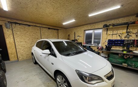 Opel Astra J, 2011 год, 730 000 рублей, 1 фотография