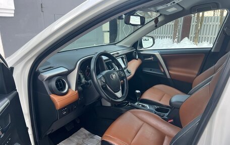 Toyota RAV4, 2016 год, 2 600 000 рублей, 9 фотография