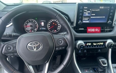 Toyota RAV4, 2020 год, 3 200 000 рублей, 4 фотография