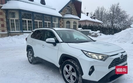 Toyota RAV4, 2020 год, 3 200 000 рублей, 2 фотография