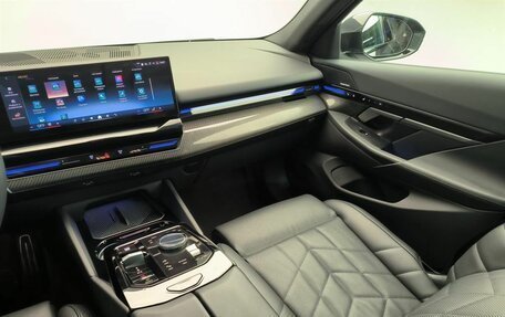 BMW 5 серия, 2025 год, 12 600 000 рублей, 12 фотография